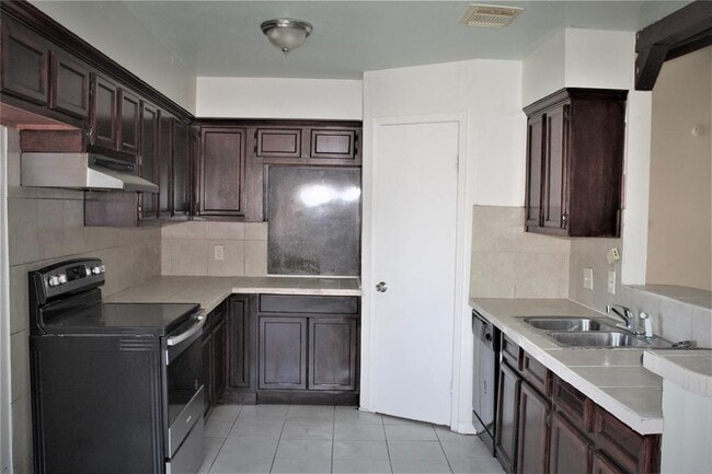 Building Photo - 6619 Indian Lake Dr