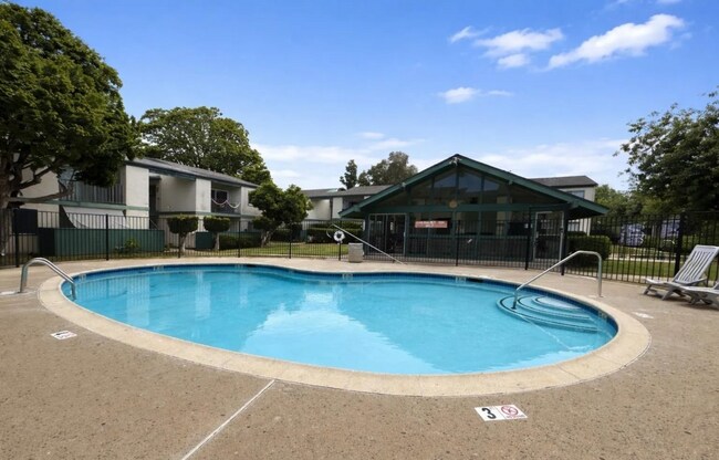 Foto del edificio - 1811 E Grand Ave