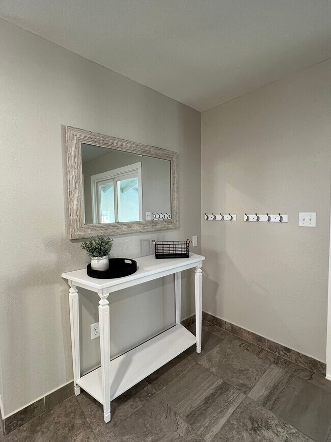 Foto del edificio - 320 W 4th St