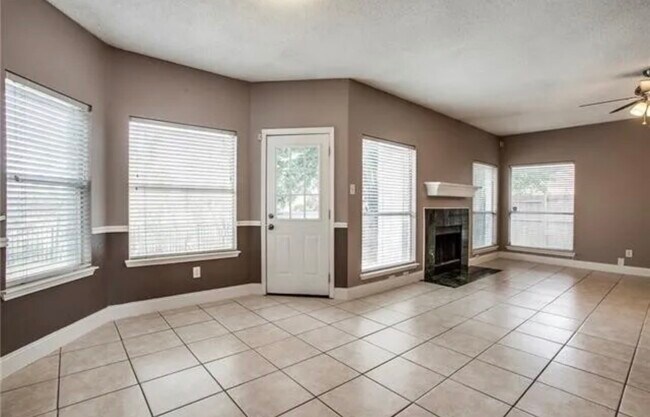 Foto del edificio - 3917 Silver Meadow Ln