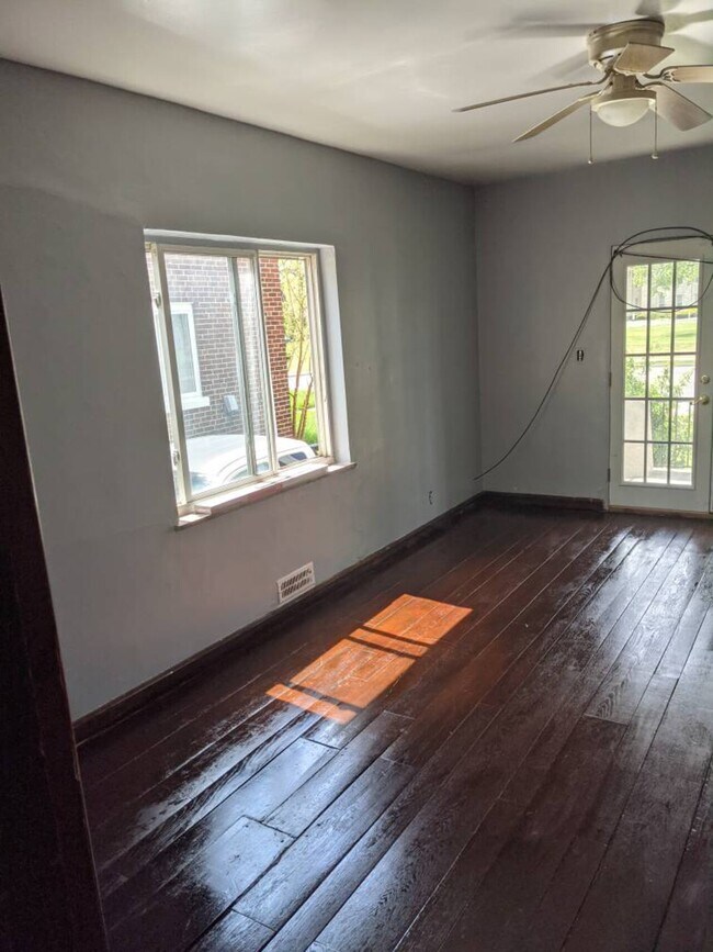 Building Photo - 4752 Reading Rd