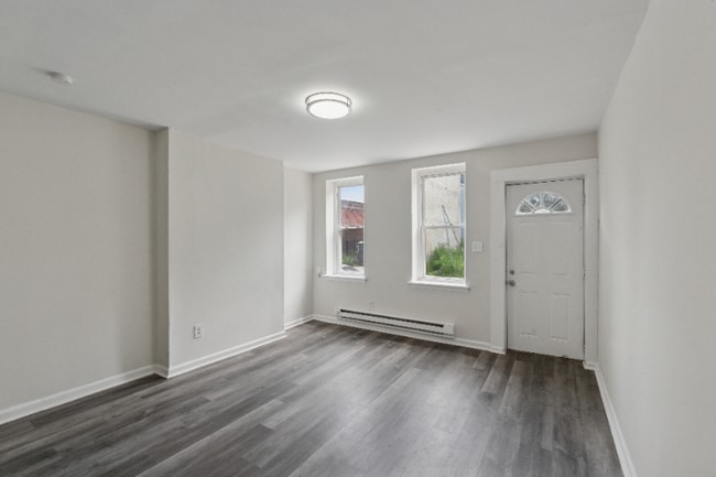 Building Photo - 931 W York St