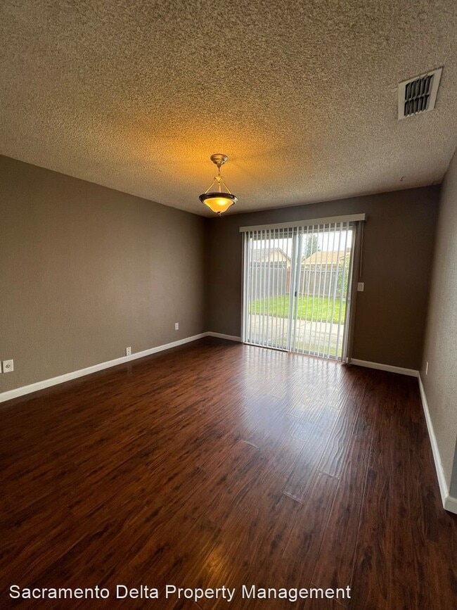 Building Photo - 3 br, 1.5 bath House - Citrus Heights Home...