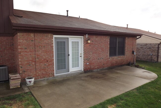 Building Photo - Beavercreek 2 Bed 1.5 Bath Condo!