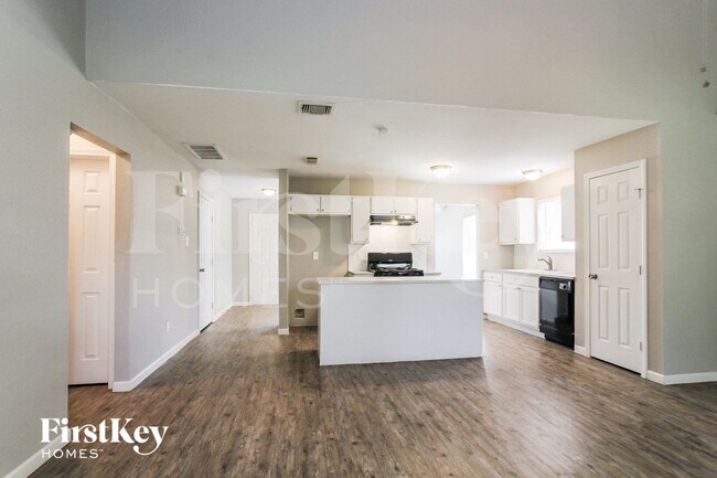 Foto del edificio - 14530 County Cress Dr