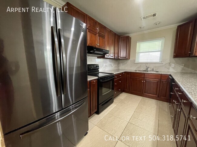 Building Photo - 240 Beaver Dr