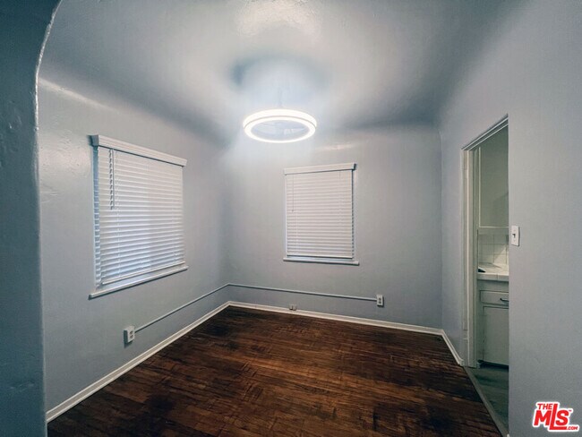 Foto del edificio - 2749 S Sepulveda Blvd