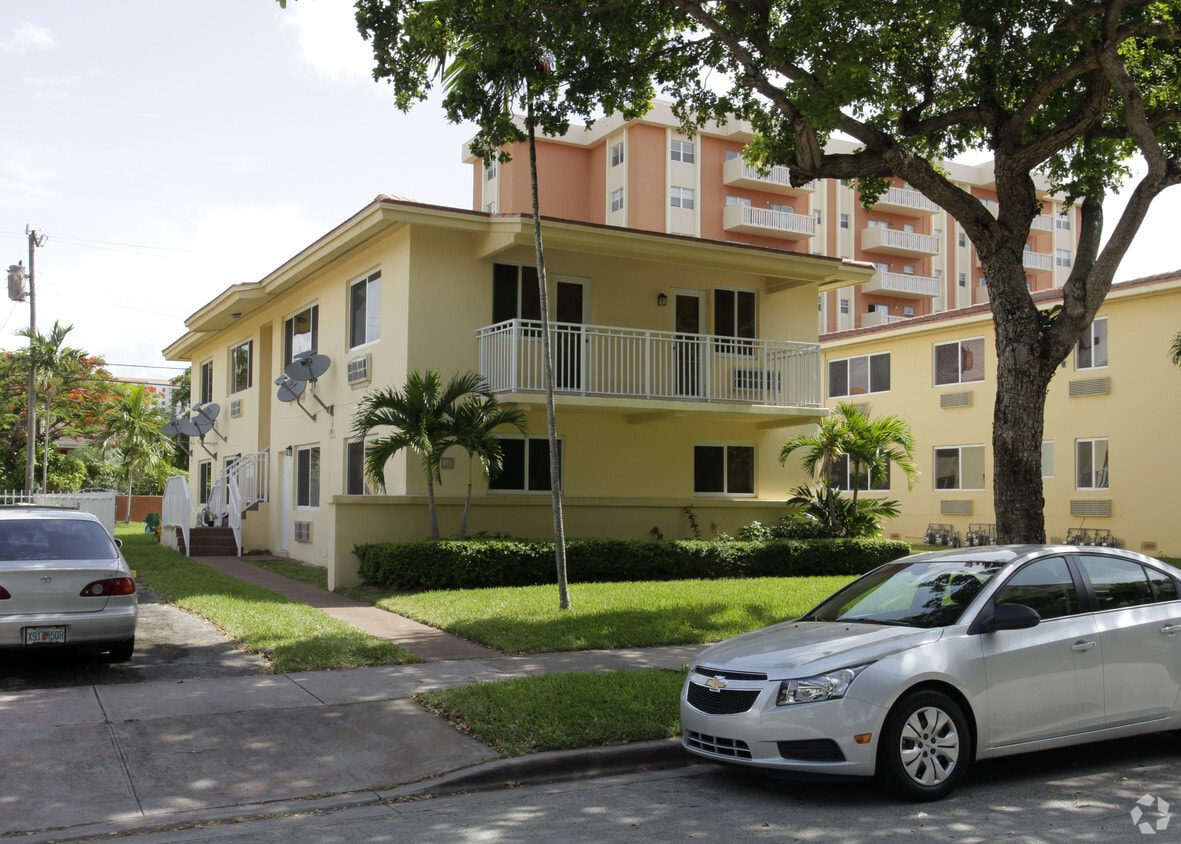 31 Menores Ave - Menores 112533 | Coral Gables (Residential / near Business District – North Ponce/Douglas area)