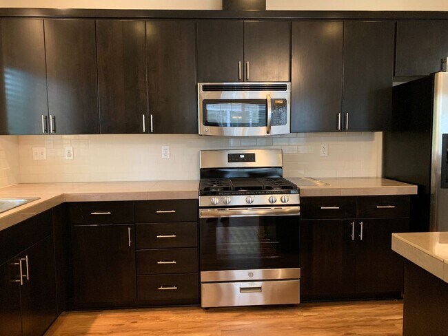 Foto del edificio - 642 NE Newstead Ln