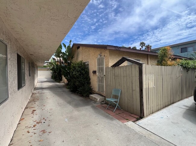 Building Photo - 720 N Guadalupe Ave