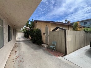 Building Photo - 720 N Guadalupe Ave