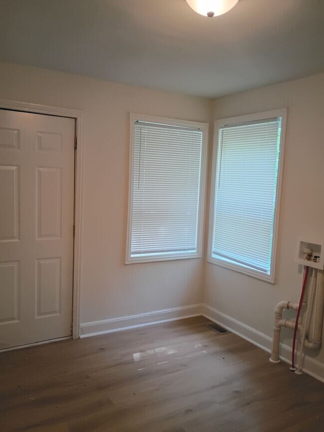 Foto del edificio - 1418-1418 Kinderway Ave