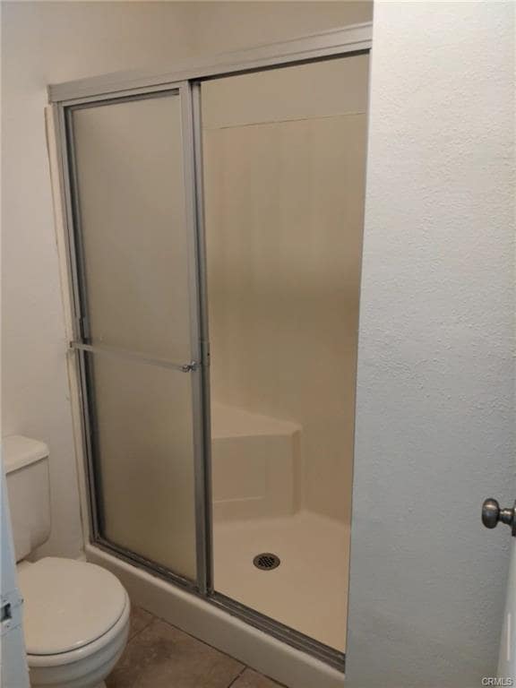 Building Photo - Updated 3br 2.5 bath near shopping & freeways