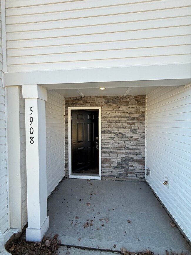 Foto del edificio - Beautiful Townhome in Charlotte