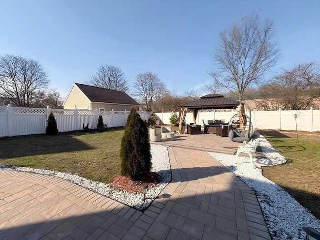 Foto del edificio - 338 Whiting Ave