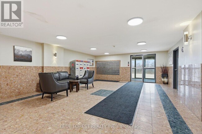 Photo du bâtiment - 30 Chapman Ct