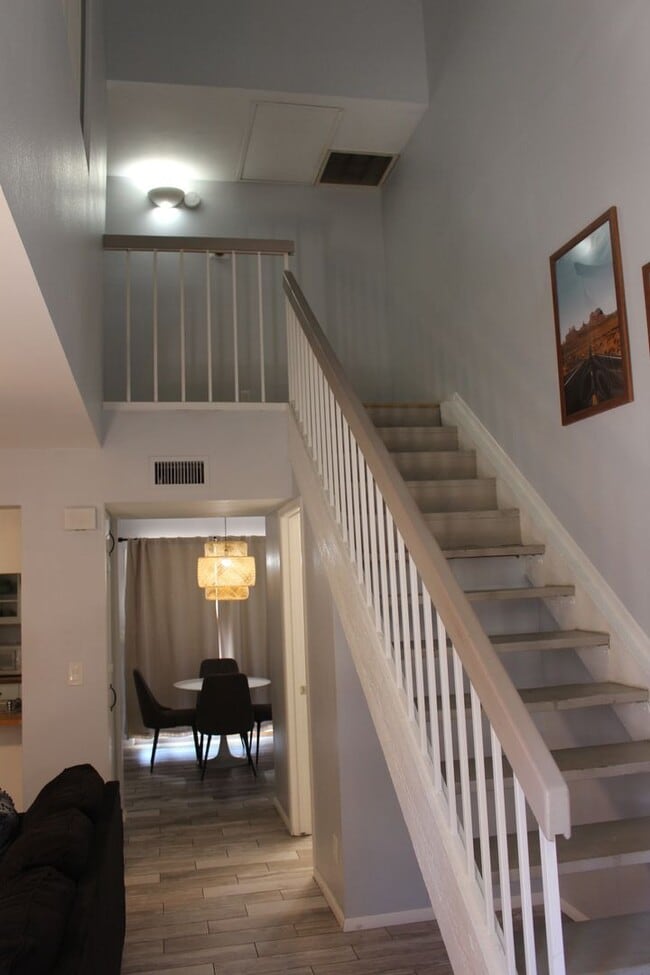 Building Photo - Scottsdale Condo