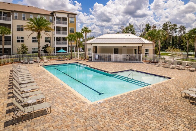 Piscina reluciente - The Orchard at Cagan Crossings