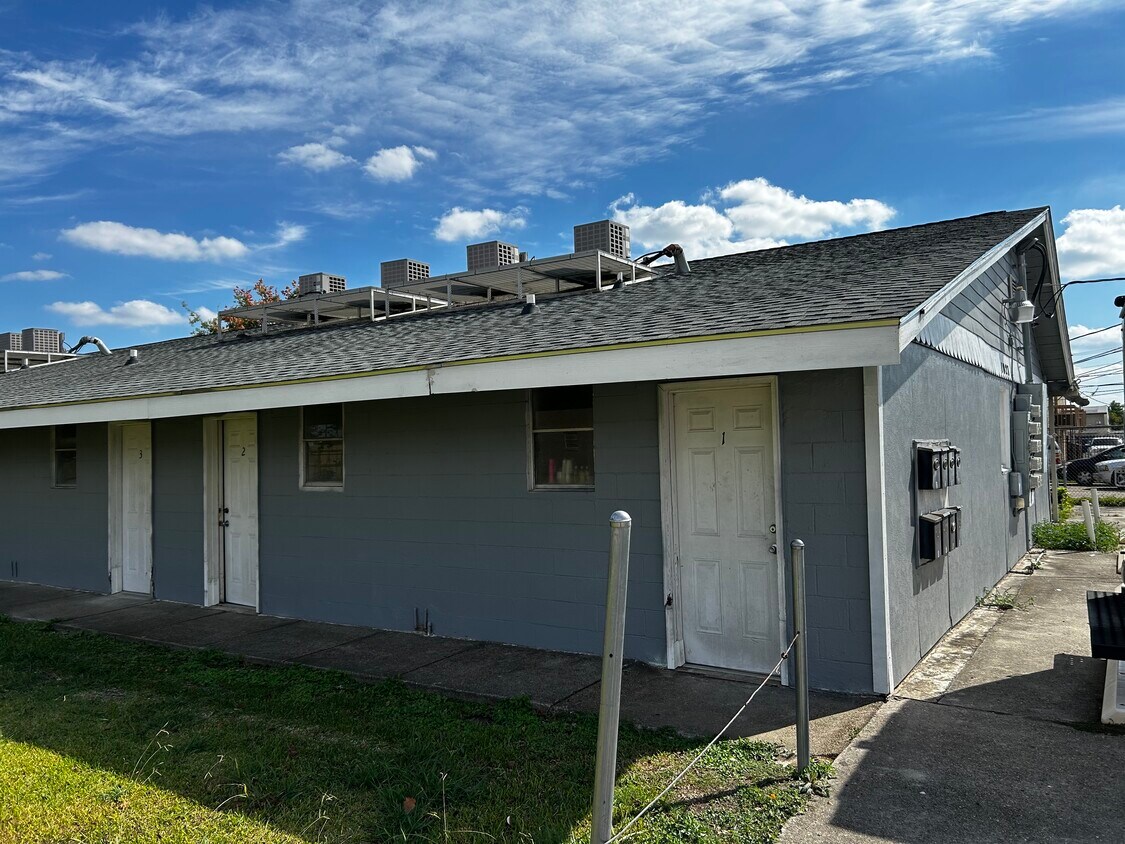 Primary Photo - 1027 Pailet Ave