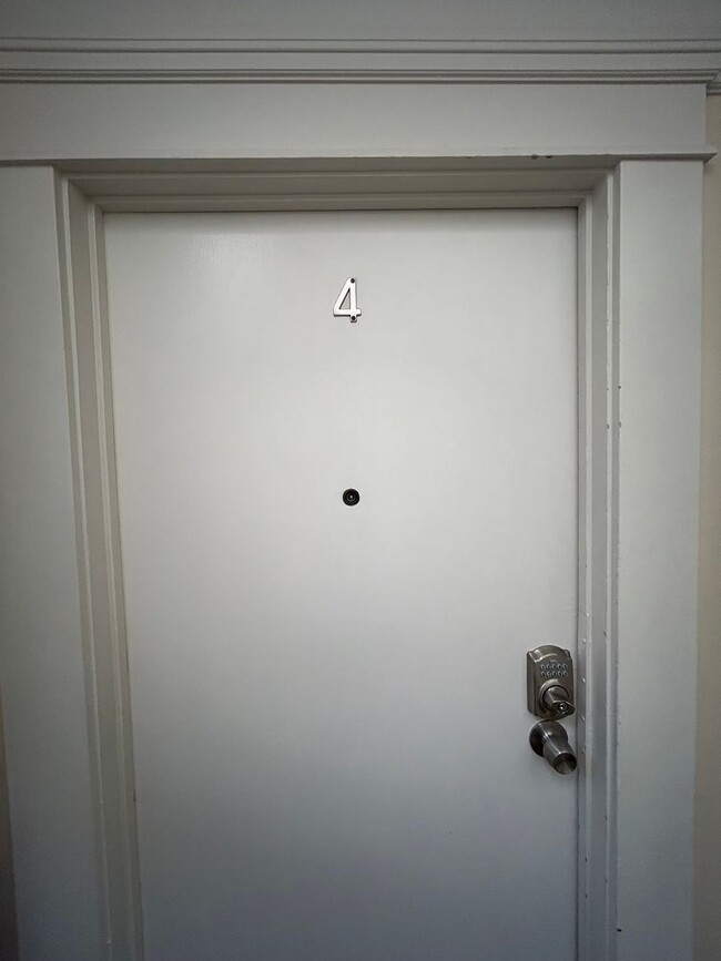 Foto del edificio - Gorgeous Pacific Heights One Bedroom!
