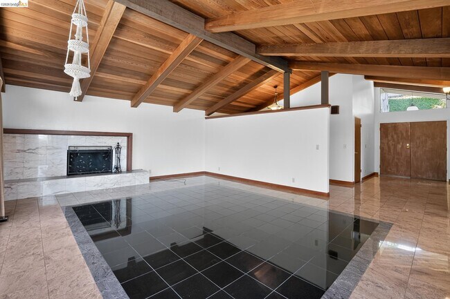 Foto del edificio - 525 Hampton Rd