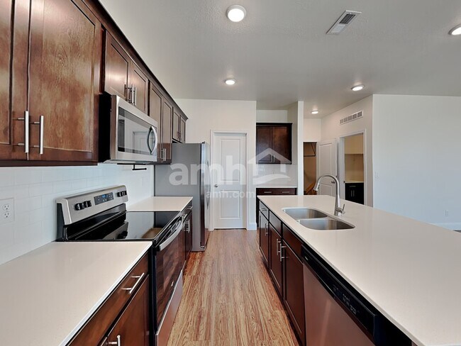 Foto del edificio - 3324 Fields Ave