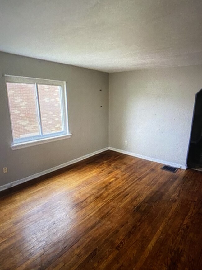 Building Photo - 318 Burkhardt