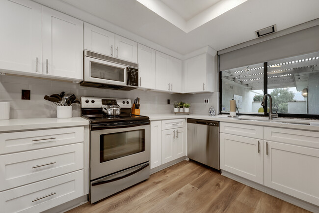 Building Photo - 77 Marbella Dr