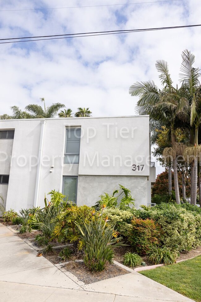 Building Photo - 2-bed, 2-bath 972sqft condo, walking dista...