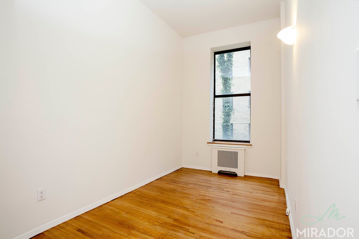 Building Photo - 1556 York Ave