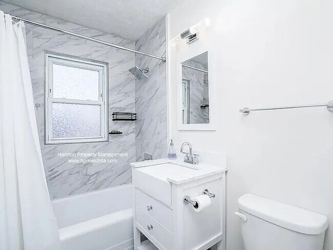 Foto del edificio - "Charming 3-Bed Haven on South Apache Driv...
