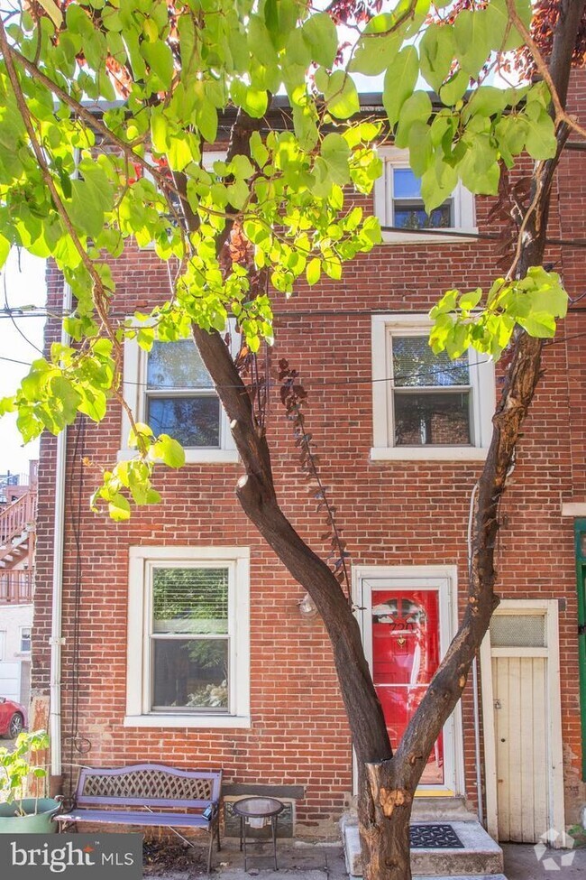 Building Photo - 720 S Percy St