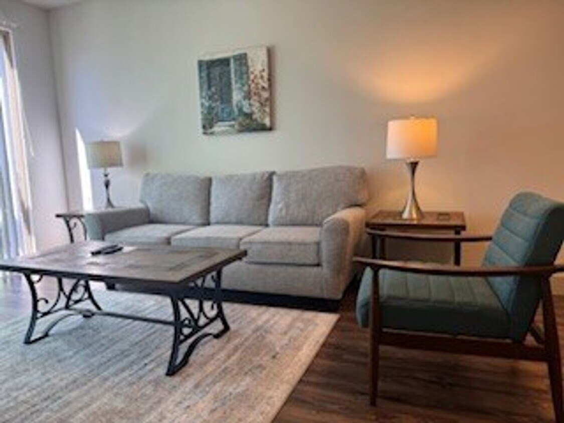 Foto principal - 707 Park Ave NE