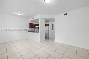 Building Photo - 2 br, 2 bath House - 2493 W 78th St Apt 105