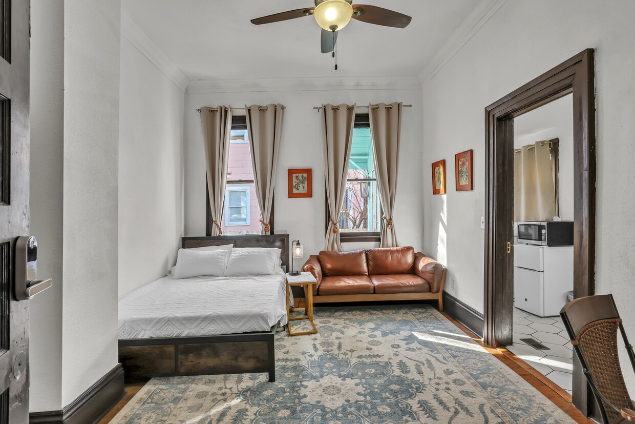 Habitación 3 Dormitorio/Sala de estar - 51 E 4th St