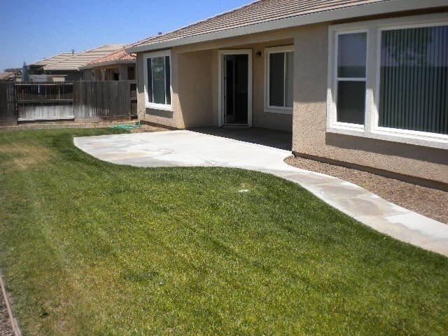 Foto del edificio - HUGE Single Story 4 Bedroom 3 Bath with 3 ...