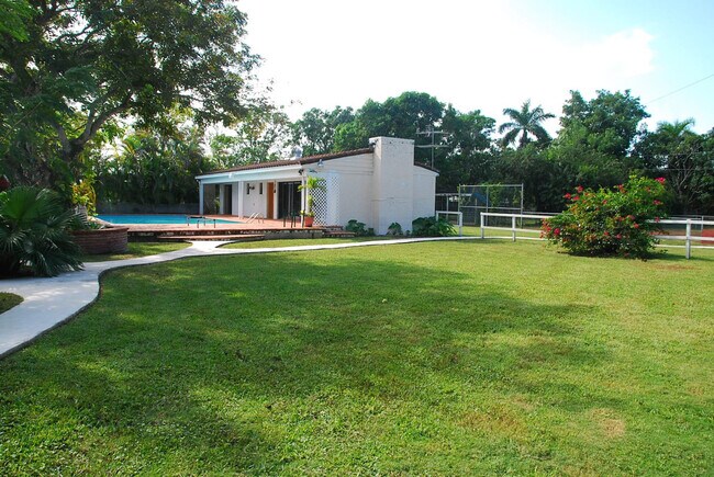 Foto del edificio - 6950 SW 77th Ave