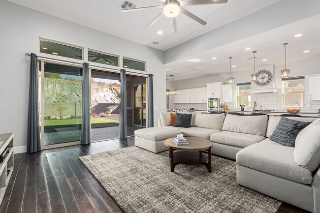 Foto del edificio - Your dream entertainer's home is here!