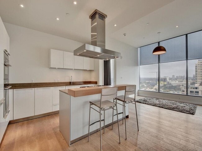 Building Photo - 210 Lavaca St