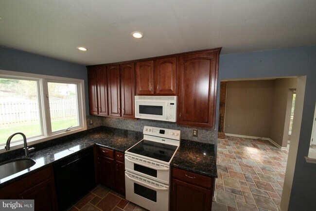 Foto del edificio - 1619 Sadlers Wells Dr