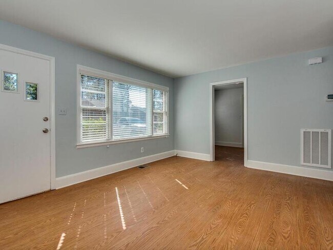 Foto del edificio - 943 Norland Rd