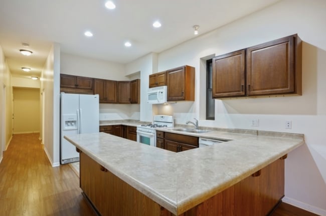 Foto del edificio - 885 N Marshfield Ave