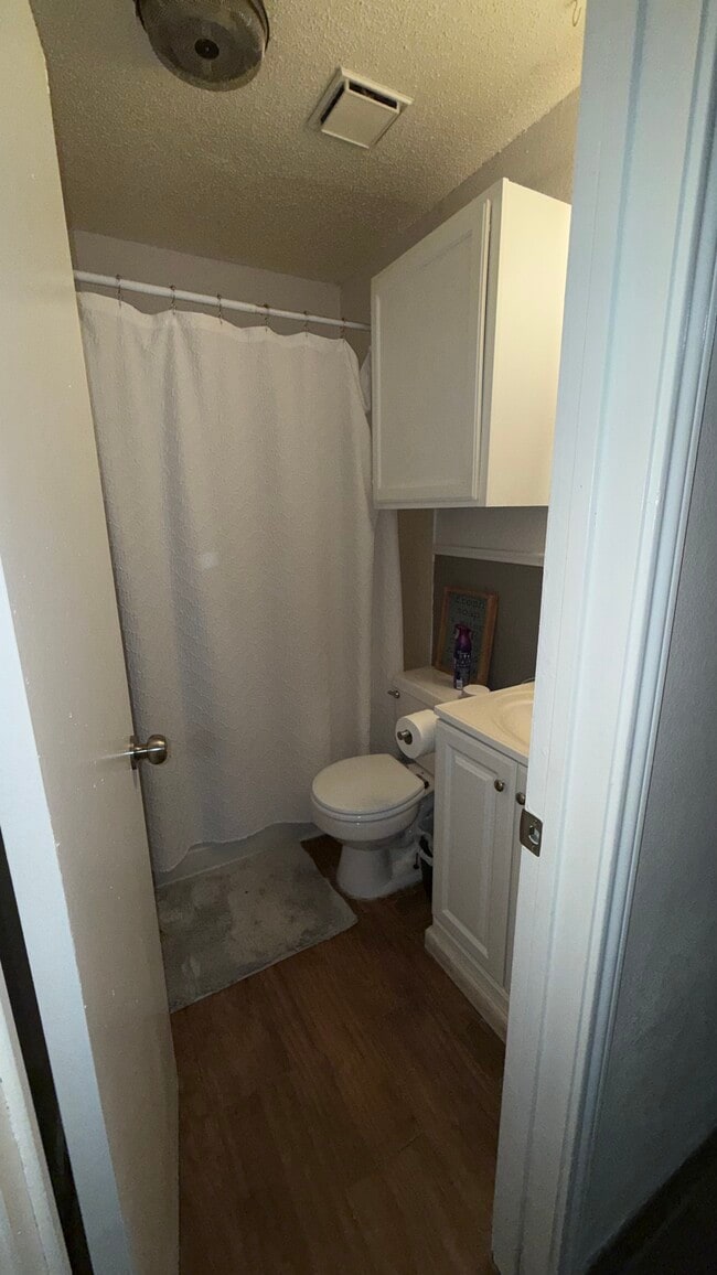 Foto del edificio - 1610 Mona Dr