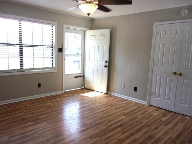 Foto del edificio - 1823 India Hook Rd