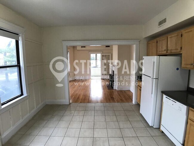 Building Photo - 4 bedroom in Brookline MA 02446