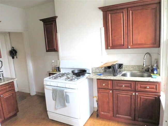 Foto del edificio - 42 Putnam Ave