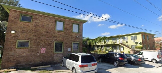 Interior Photo - 600 SW 9th Ave