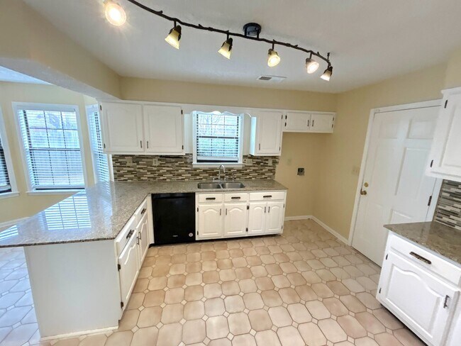 Foto del edificio - 8209 Crimson Creek Dr