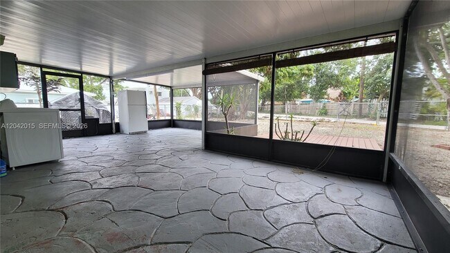 Foto del edificio - 664 Colson Dr