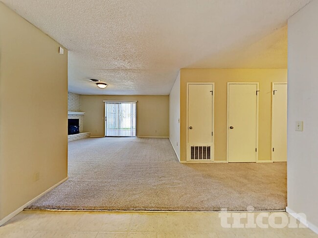 Building Photo - 619 E 24th St